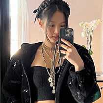 KKBEAD Korean star Jennie Jin Zhinis same style black mobile phone hanging chain with fun and personalized crystal skull