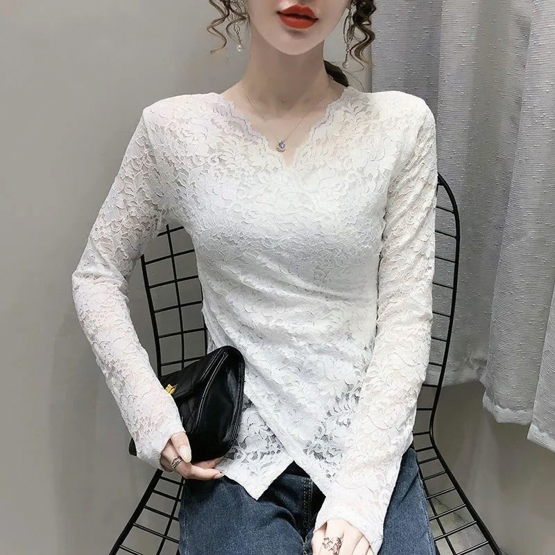 Sweet and Stylish Inner Wear with a High-End Feel, V-Neck Lace Base Shirt, Fashionable and Versatile Long-Sleeve Top for Spring and Autumn, Trendy Women's Fashion