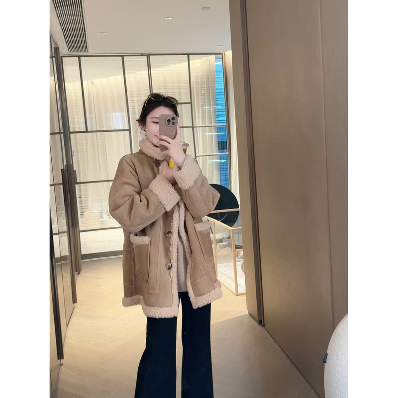 Yuyu Wang【Tuer】New Style Sheepskin Fur Integrated Coat for Women, Fashionable and Versatile Lamb Fur Coat