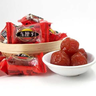 Independent small package of dried cherries, dried cherries, fresh cherry flavored plum preserves, snacks