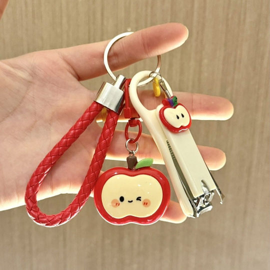可爱苹果钥匙扣指甲剪情侣一对汽车钥匙链指甲刀书包耳勺挂件