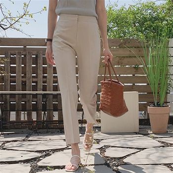 Black nine-point suit trousers for women in spring, summer, autumn and winter, small feet, high waist, straight professional shorts, casual cigarette pants Black nine-point suit trousers for women in spring, summer, autumn and winter, small feet, high waist, straight professional shorts, casual cigarette pants