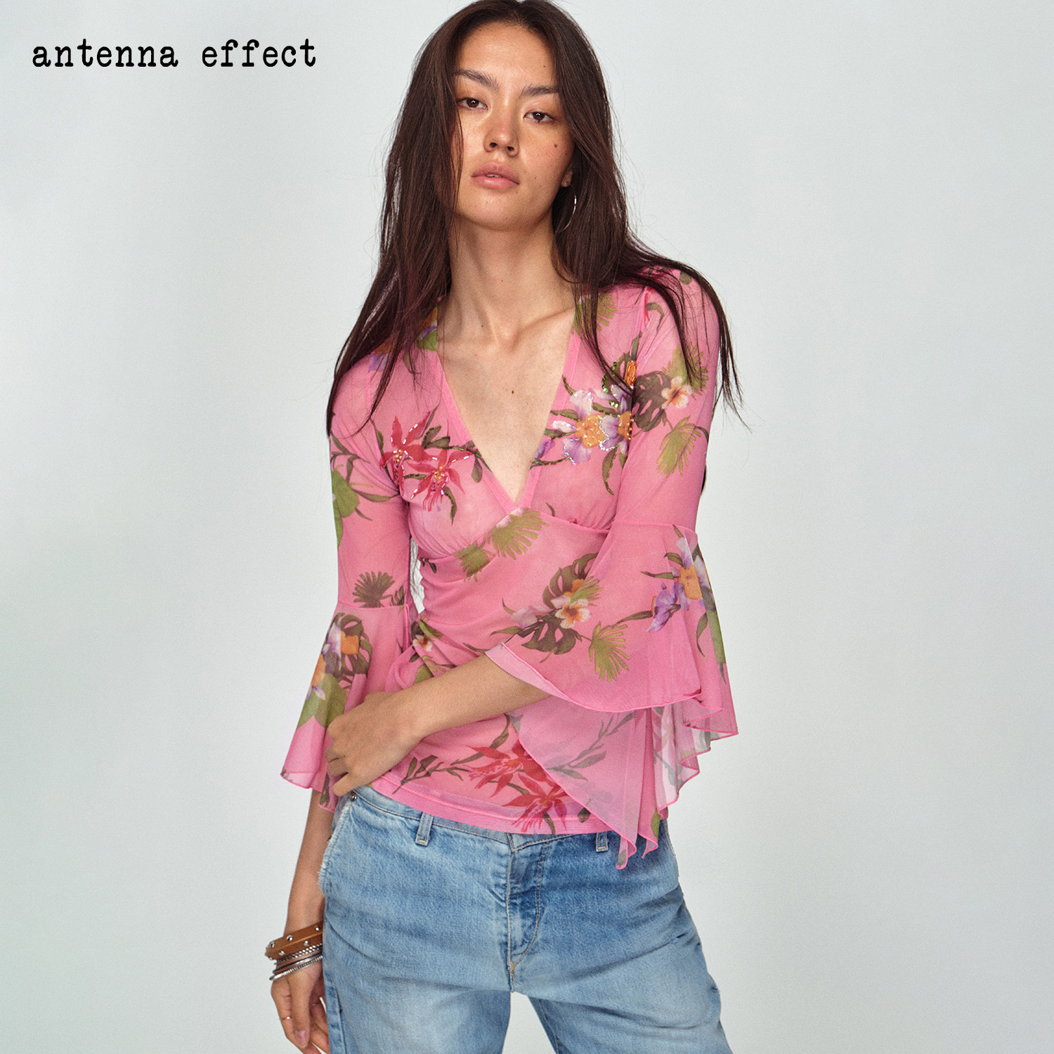 antenna effect 复古90s热带繁花钉珠点缀V领喇叭袖修身网纱上衣
