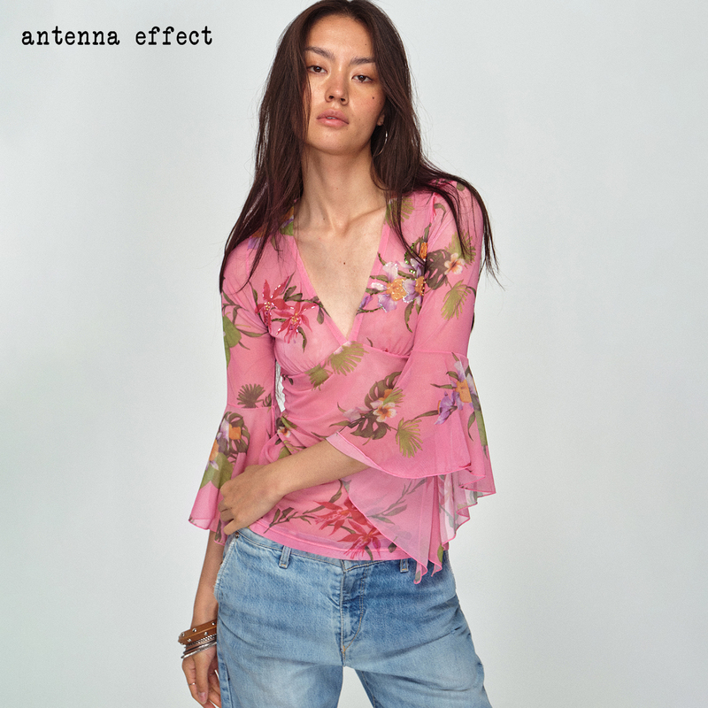 Antenna Effect Retro 90S Tropical Floral Beaded Embellished V-Neck Bell Sleeve Slim Mesh Top Antenna Effect Retro 90S Tropical Floral Beaded Embellished V-Neck Bell Sleeve Slim Mesh Top