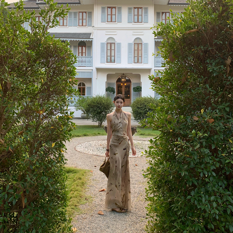 Fleme Man Ye, a New Chinese-Style High-End Atmospheric Copper Ammonia Print Halter Dress with a Touch of Oriental Aesthetics Fleme Man Ye, a New Chinese-Style High-End Atmospheric Copper Ammonia Print Halter Dress with a Touch of Oriental Aesthetics