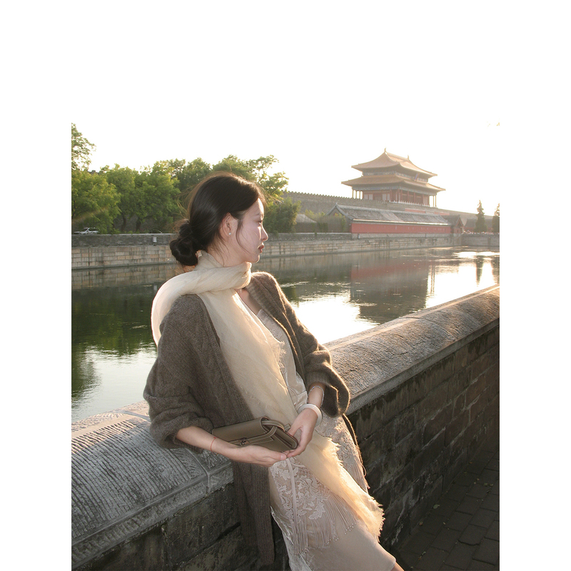 Fleme Muyue's "Old Wood and Moss" Is a Quiet, Luxurious, and Relaxed Wool and Cashmere Cardigan Fleme Muyue's "Old Wood and Moss" Is a Quiet, Luxurious, and Relaxed Wool and Cashmere Cardigan