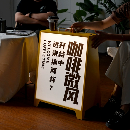 Наружный водонепроницаемый напольный световой короб, трехцветное освещение, перезаряжаемый передвижной вертикальный рекламный щит.