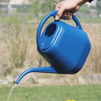 Watering Can Plastic Spray Bottle for Home Use, Long Spout, Thickened Spray Bottle for Balcony Gardening, Blow-Molded Gardening Watering Can, Large Capacity 4L