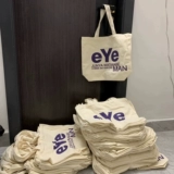 Старый сын Практикуйте простые плеч