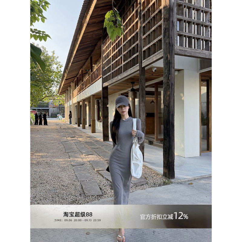 Rosybow French Style Pure Desire Style Hooded Dress for Women in Autum, Slim Fit, Elegant, Hip-Covering, Knee-Length Skirt