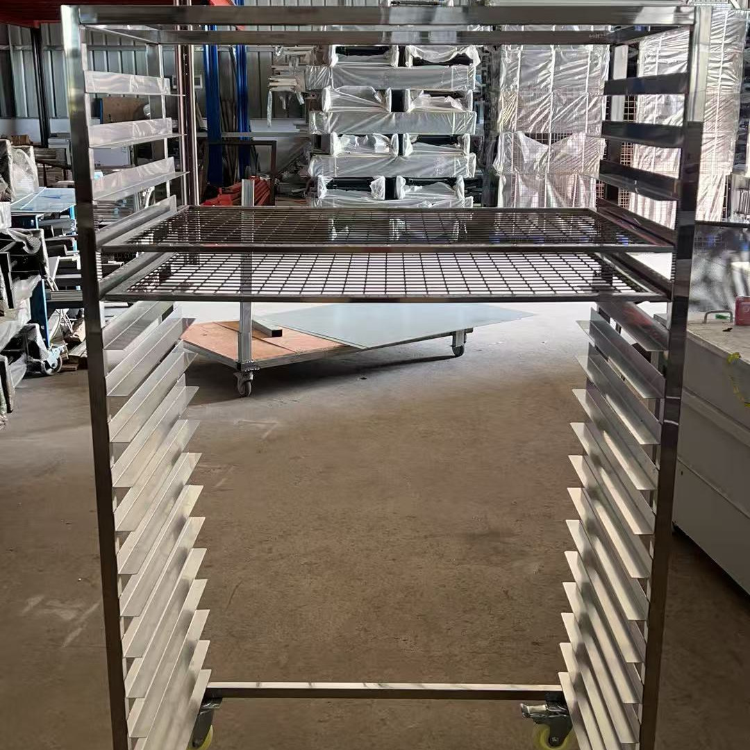 灵活拓展空间：可拆卸二层架钢结构的多功能工业应用