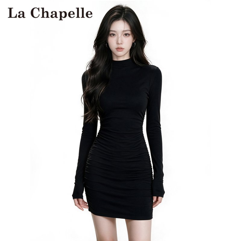 La Chapelle Black Tight-Fitting Bodycon Dress with Pleated Waist, Sexy Long Sleeves, and Short Skirt for Autumn and Winter