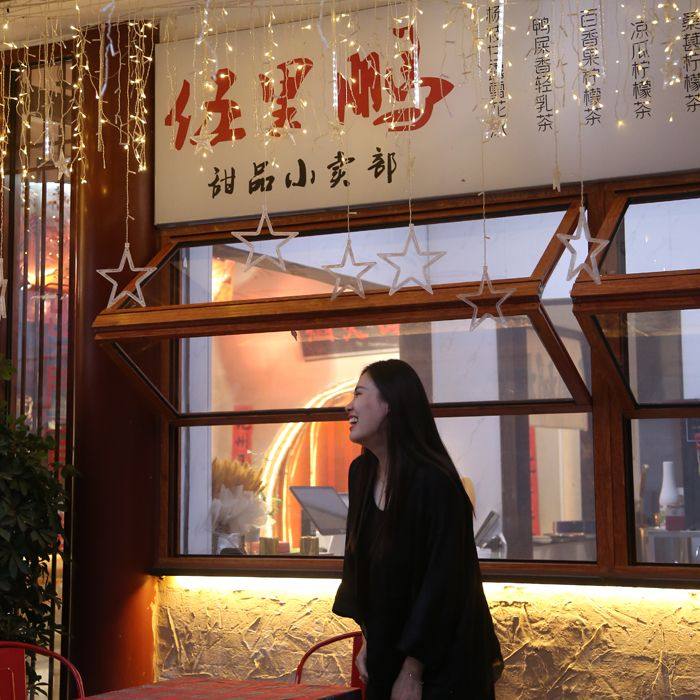 American-Style Aluminum Alloy Wood Grain Folding Doors and Windows, Freely Adjustable up and Down, Folding Windows for Coffee and Milk Tea Shops, Lift-Up Windows