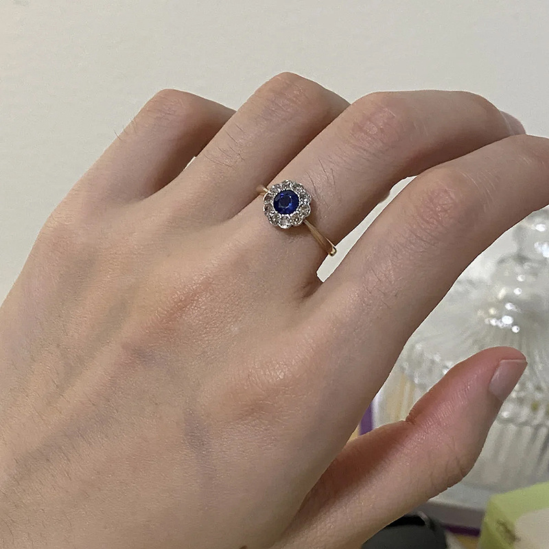 Imagen 3 del Anillo Halo de Zirconia Ovalada de Zafiro