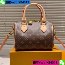 Deposit (Wei: KB4311) 2024 new craft presbyopia pillow bag womens bag European and American simple and versatile 9 4a