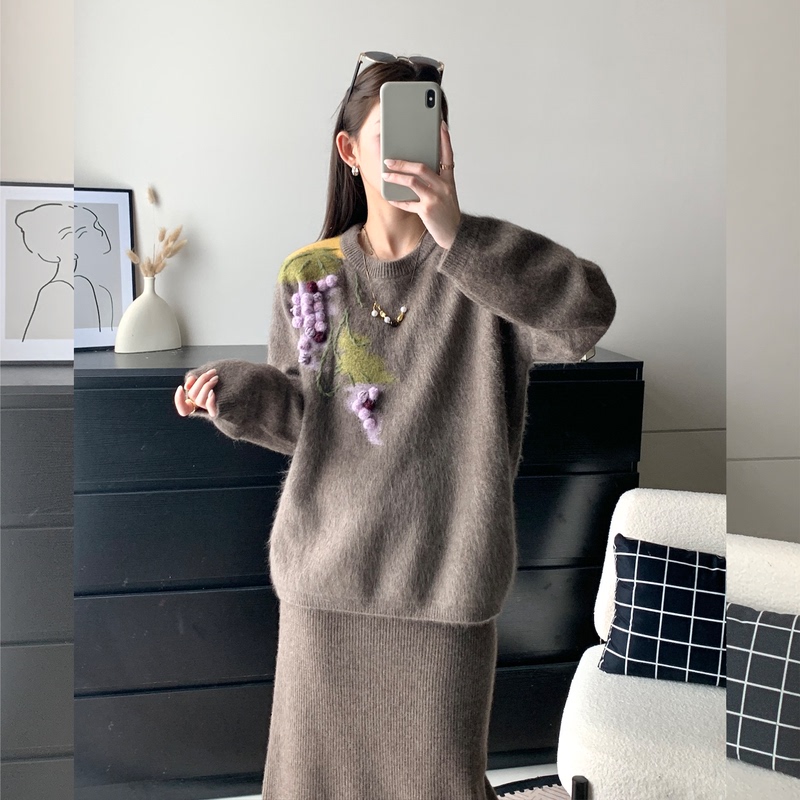 Chuanbai Pullover Sweater for Women, New Autumn and Winter Style, Pure Yak Wool Brushed, Handmade Grape Embroidery, Round Neck Knit Top