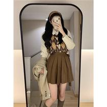 New V-neck rhombus knitted vest for women early autumn 2023 new retro college style layered sweater vest