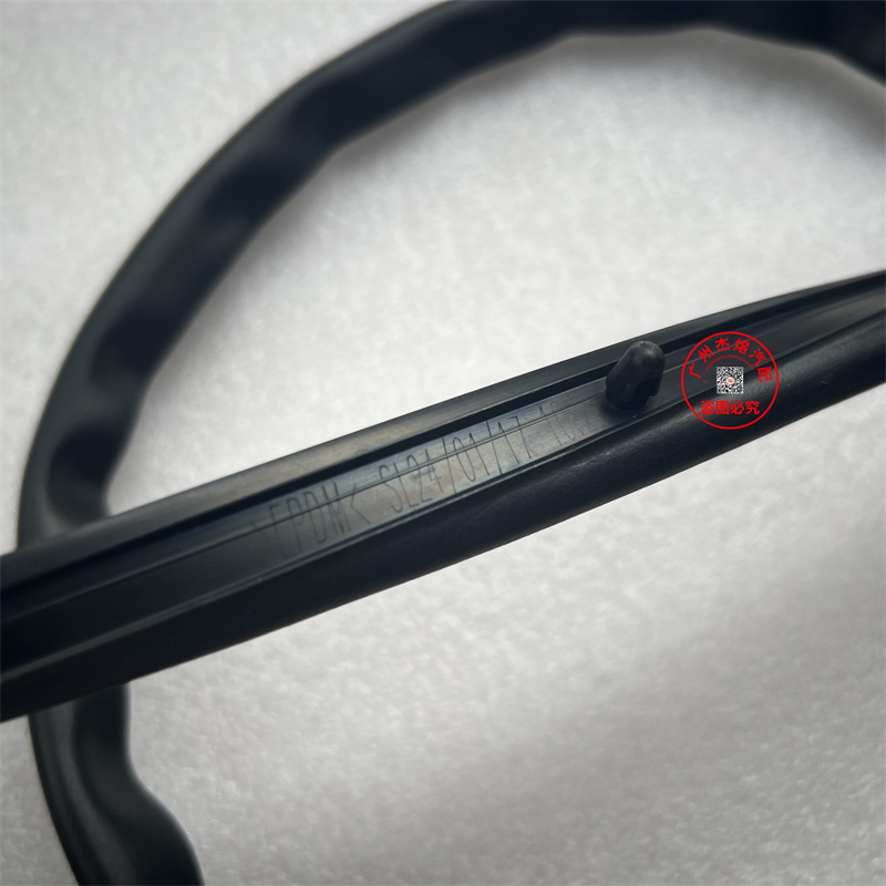 Suitable for Toyota Crown 12Th Generation Models from 2005-2009, Lower Door Seal Strip, Door Frame Lower Skirt Strip, Original Factory Suitable for Toyota Crown 12Th Generation Models from 2005-2009, Lower Door Seal Strip, Door Frame Lower Skirt Strip, Original Factory