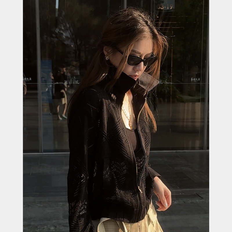 Mrs. Park's "Vivian" Coat, Daughter Madeleine's Hollow Lace Zipper Versatile Top 31582 Mrs. Park's "Vivian" Coat, Daughter Madeleine's Hollow Lace Zipper Versatile Top 31582