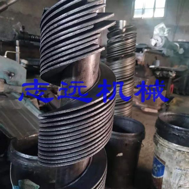 Thickened wear-resistant spiral sheet twisted dragon blade feed mixer loader hoist conveyor Jiaolong sheet accessories