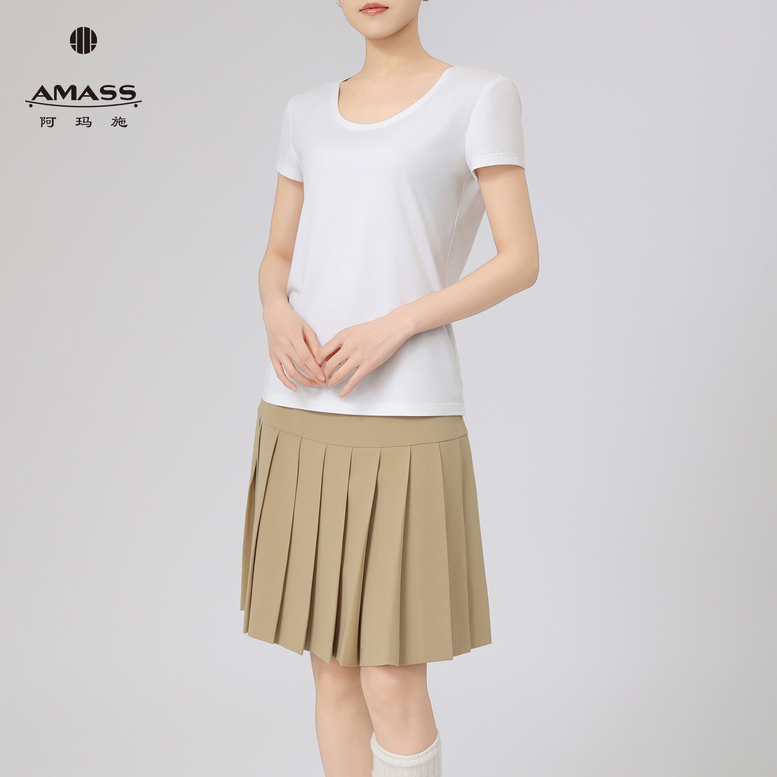 AMASS/阿瑪施夏季基礎簡約U型領上衣修身短袖打底T恤女裝5300426