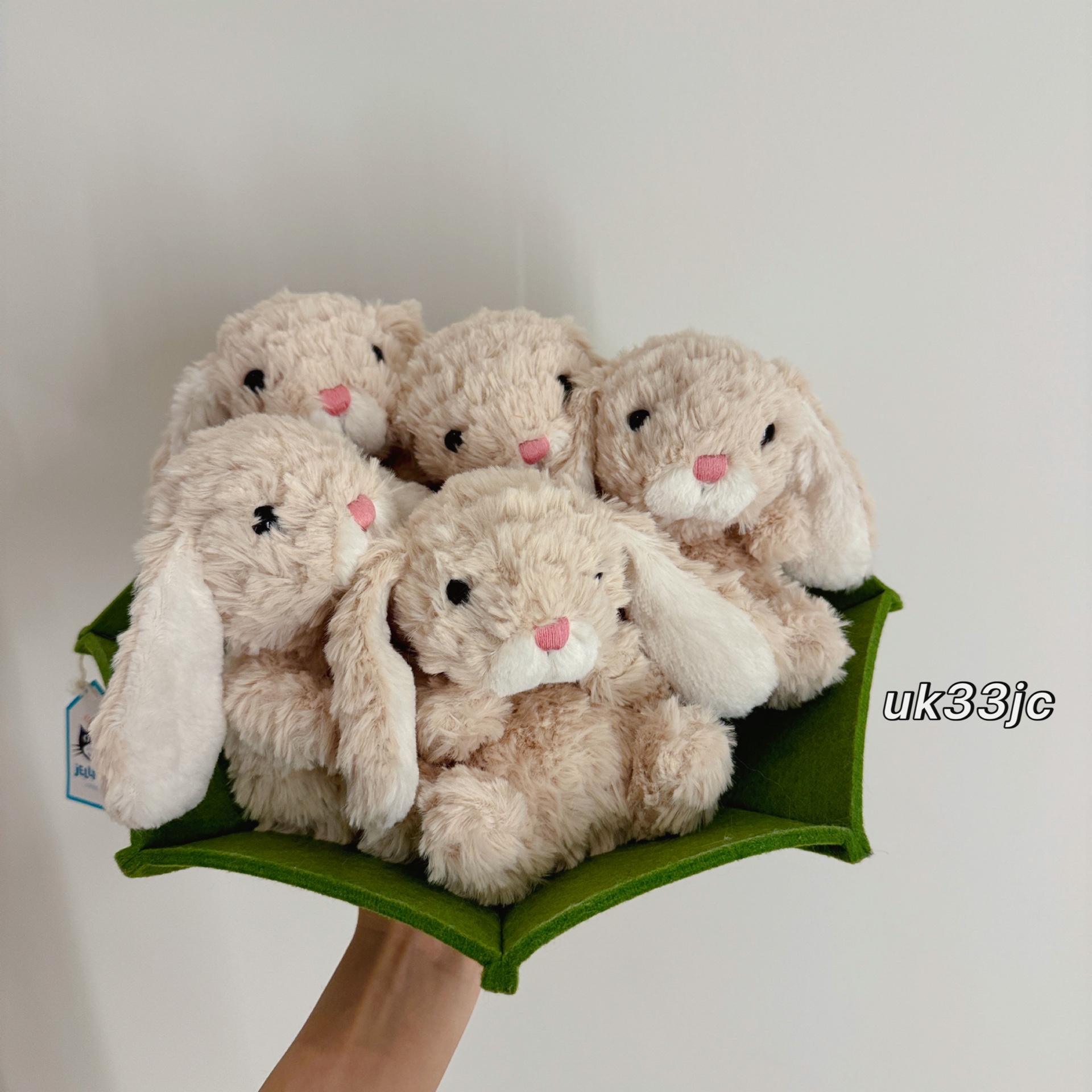 田园风毛绒兔子公仔：少女心与自然美的交融