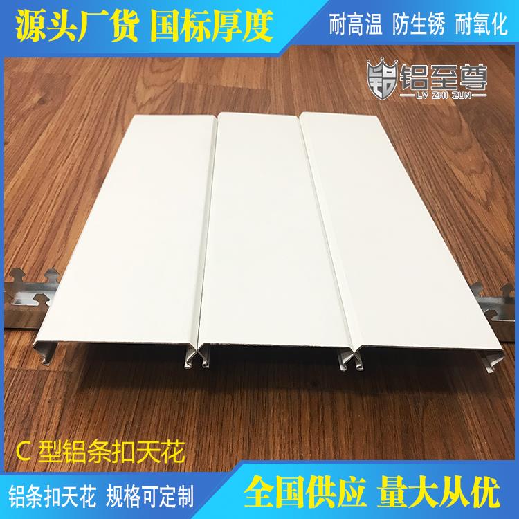 学校走廊里的“隐形守护者”——条形铝扣板