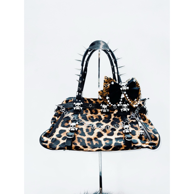 Gr Original Punk Style Leopard Print Bag for Women with Rivets and Skull Design, Trendy and Unique Shoulder Bag