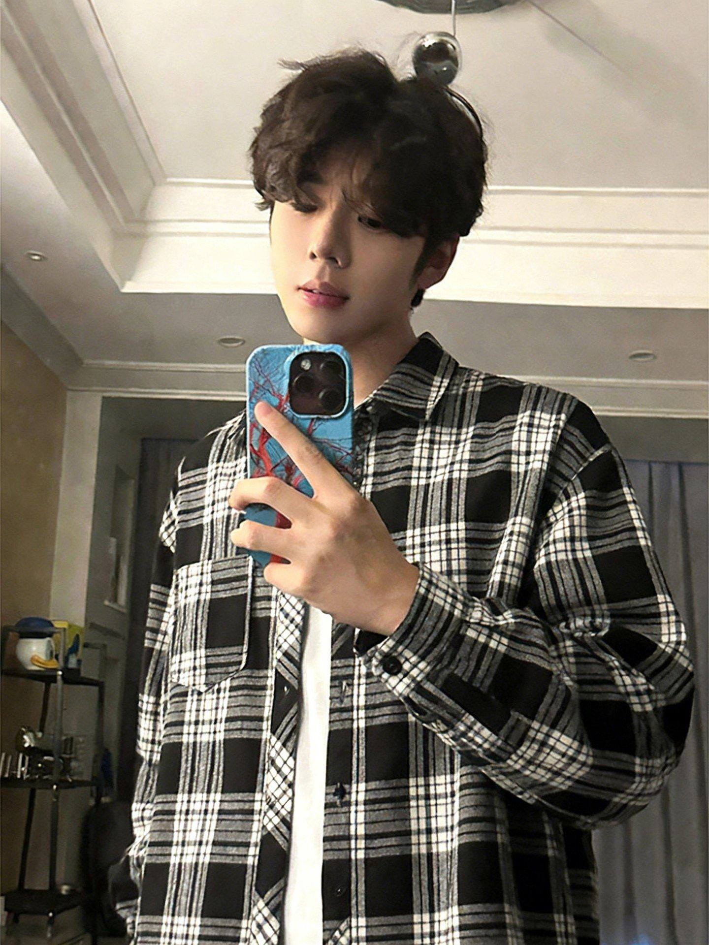 Black and White Retro Brushed Plaid Shirt for Men, Autumn and Winter Casual Loose Long-Sleeved Shirt with Fleece, Japanese Style Youthful Jacket