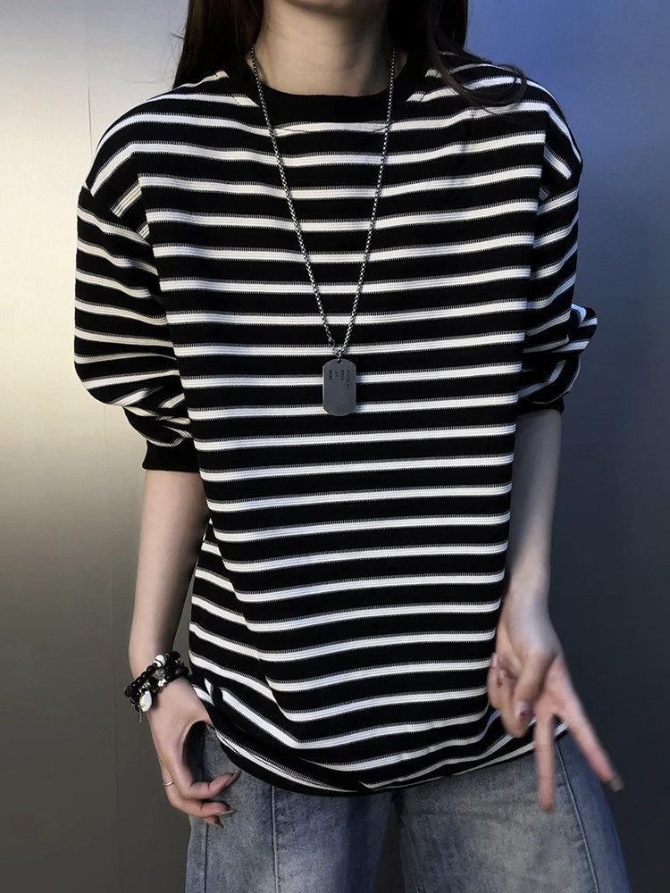 Black and White Striped Long-Sleeve T-Shirt for Men and Women, Autumn and Winter American Style Heavyweight Fleece Sweatshirt, Regular Shoulder, Casual Inner Layering Shirt