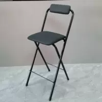 Высота сиденья 65 см, мягкая подушка черного цвета.