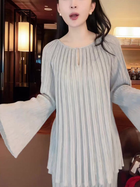 Mijie 2025 New Style Light Gray Elegant and Slimming Suit for Women, Suitable for Daily Commuting, Loose Long-Sleeved Top Two-Piece Set