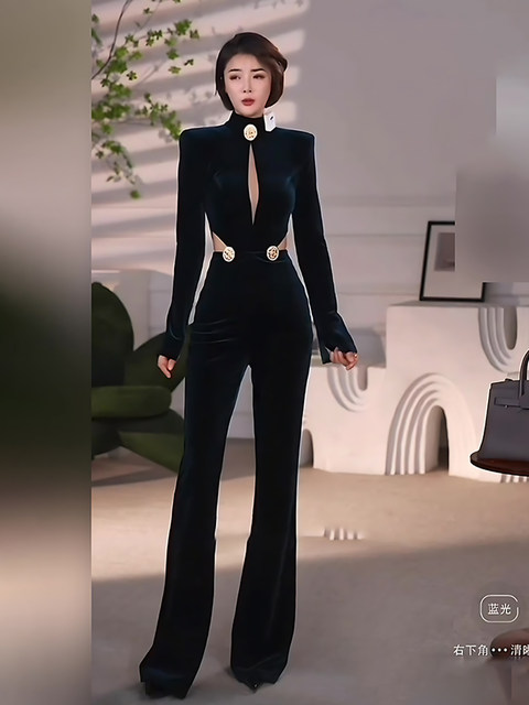 Yijie's Light Luxury and Elegant Style Black Velvet Jumpsuit for Women with Deep V-Neck, Long Sleeves, High Waist, and Slightly Flared Pants, Sexy Jumpsuit