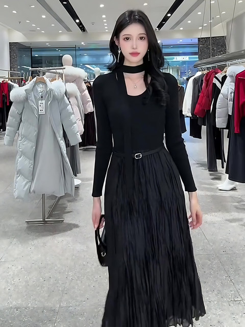 Mijie 2025 Winter New Elegant Black Dress for Women, Long-Sleeved, Waist-Cinching, Pleated Long Dress, Slimming and Stylish