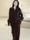 Mijie 2025 New Stylish and Age-Reducing Coffee-Colored Fashion Suit for Women, Elegant and Good-Looking, Long-Sleeved, Loose-Fitting, Slimming Two-Piece Set