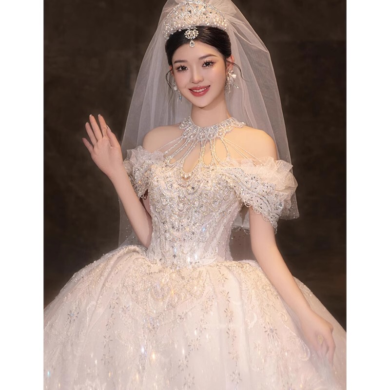French Court-Style Wedding Dress, One-Shoulder Halter Neck, Heavy-Duty Luxury Bridal Gown with a Long Train, High-End Feel
