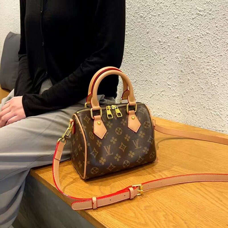 Suitable for Hong Kong Vlv Imitation Luxury Women's Bags, Vintage Pillow Bags, Boston Monogram Women's Bags, Handbags, and Crossbody Bags