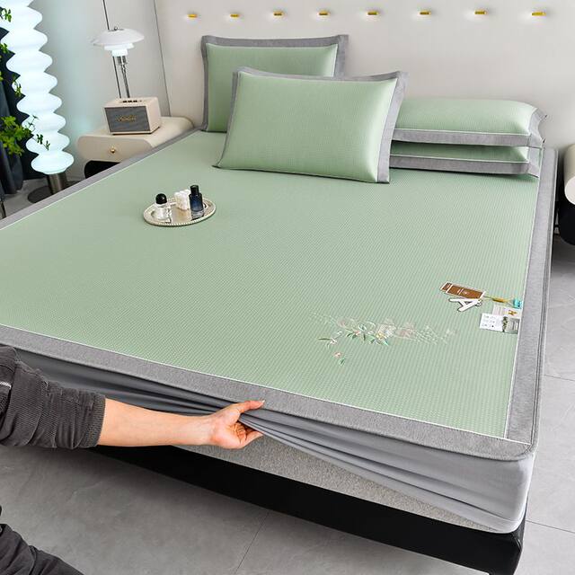 High-end ice silk antibacterial mat summer three-piece set machine sheet air conditioner washing mat bed cover style home naked sleep