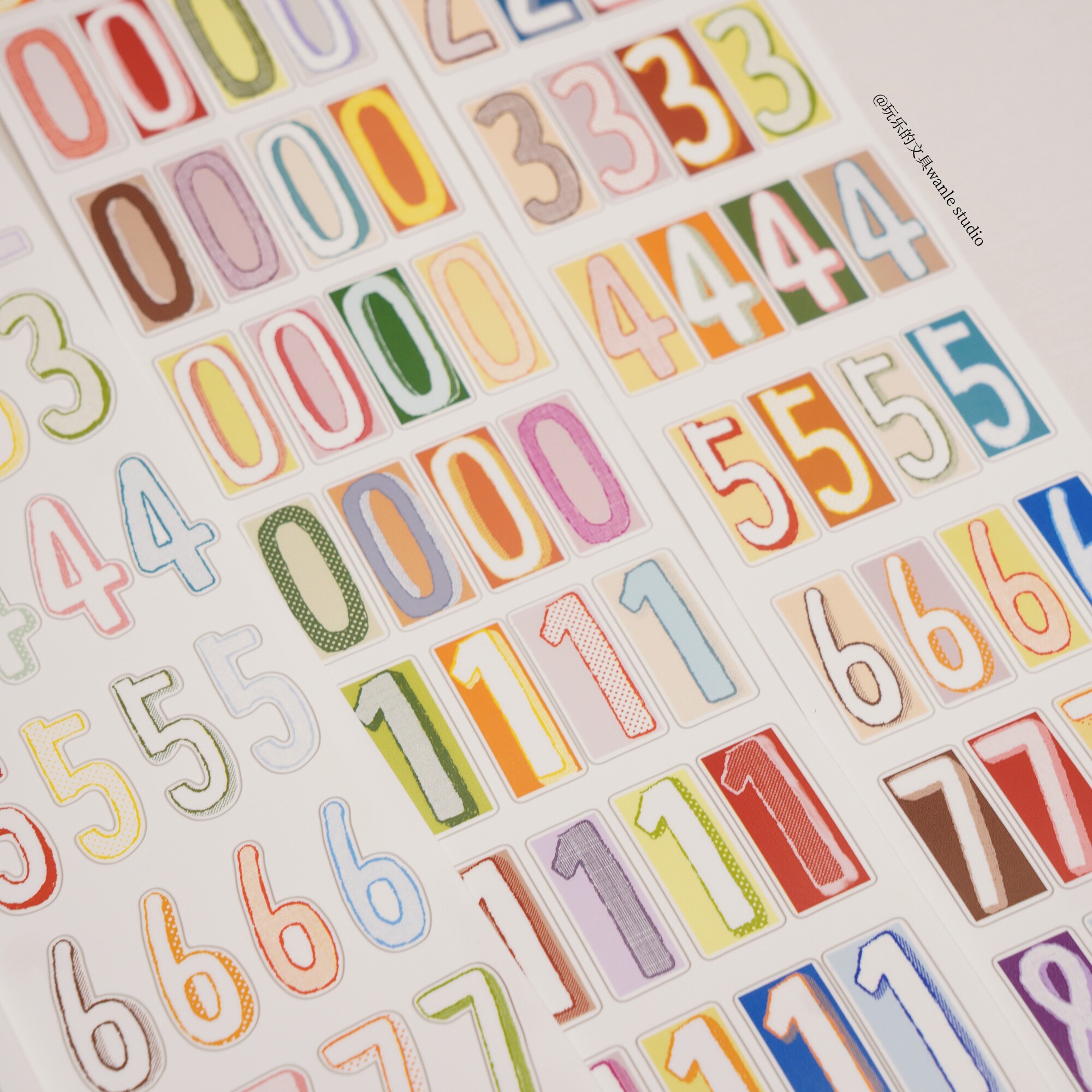 カラフルな数字たち：合成紙、和紙、PET素材の切り抜き済みマステ、6m