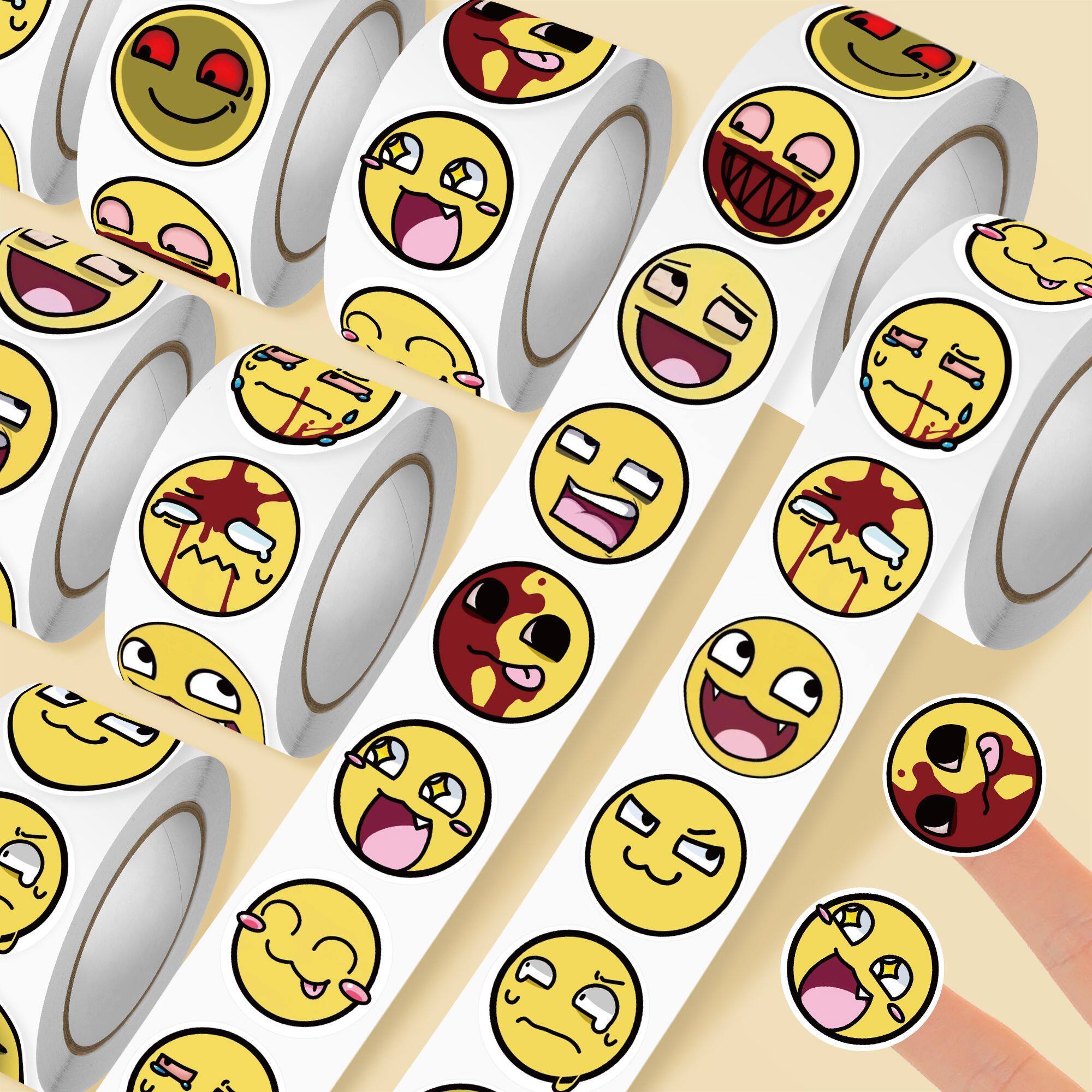 500枚のステッカーがトレンドのDIY Epicfaceカールステッカー。ジャーナリングやDIYプロジェクトに大人気の黄色い顔の絵文字パックです。