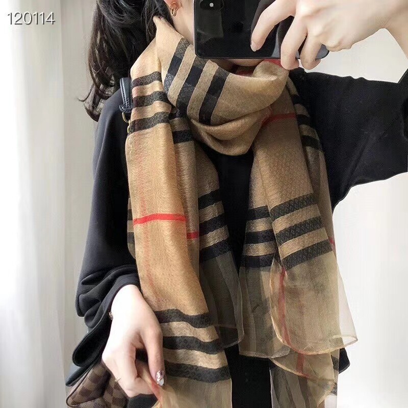 Suitable for Burberry Collaboration Scarf for Women, Versatile for Spring and Autumn, Silk and Wool with Gold Thread, Large Plaid Silk Scarf for Autumn
