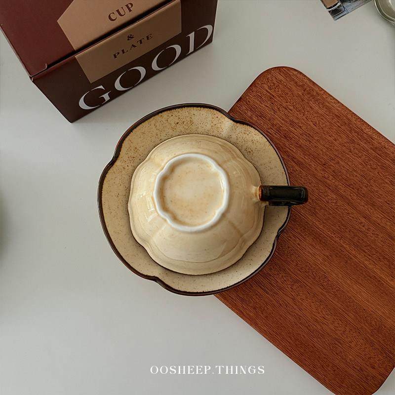 Oosheep Japanese Retro Coffee Cup and Saucer Set Irregular Petal Latte Art Cup Latte Cup Afternoon Tea Cup