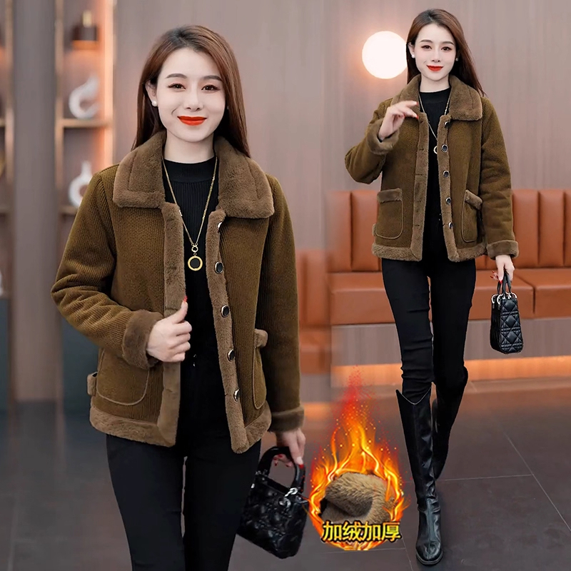 Mother's Clothing, Short Velvet Jacket with a Chanel-Style Design, Women's 2026 Autumn and Winter New Fashion, Stylish and Age-Reducing Jacket Top