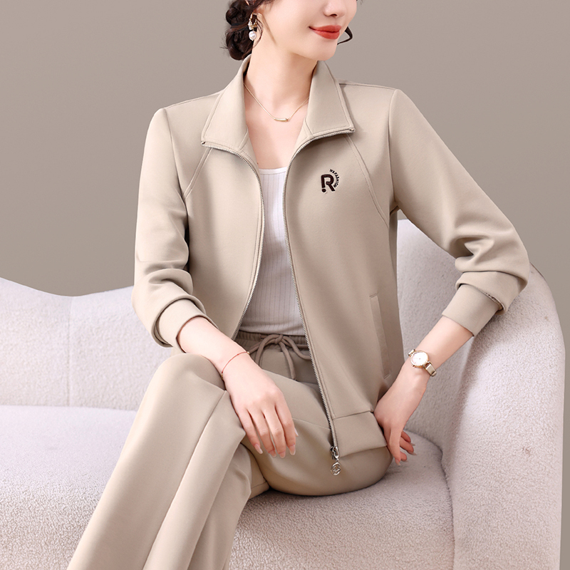 Casual Sports Suit for Women, New Spring and Autumn Style, Stylish Stand-Up Collar, Middle-Aged Mom, Age-Reducing and Slimming Two-Piece Sweatshirt Set for Women