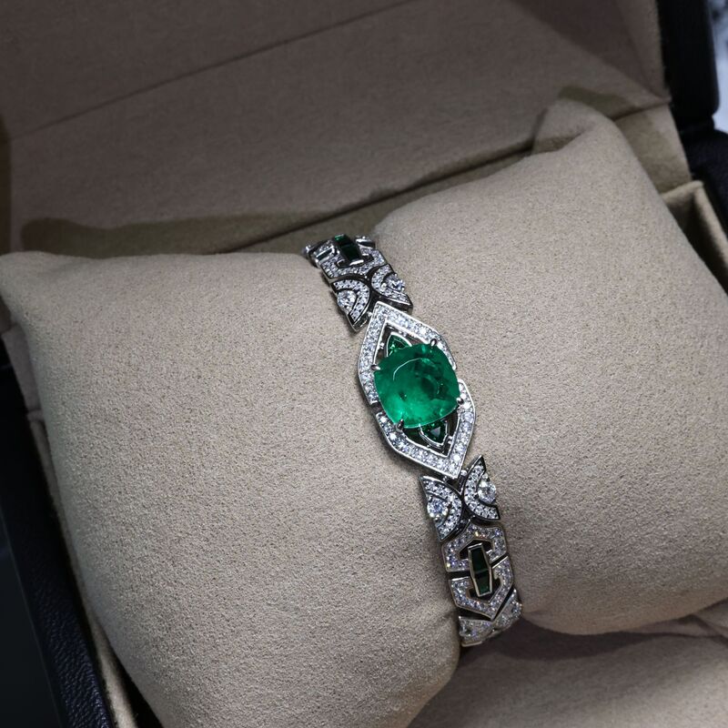 Aliexpress Cross-Border New Product: Light Luxury Retro Emerald Bracelet with a High-End Feel, Full of Diamonds, Suitable for Banquets and Annual Meetings Aliexpress Cross-Border New Product: Light Luxury Retro Emerald Bracelet with a High-End Feel, Full of Diamonds, Suitable for Banquets and Annual Meetings