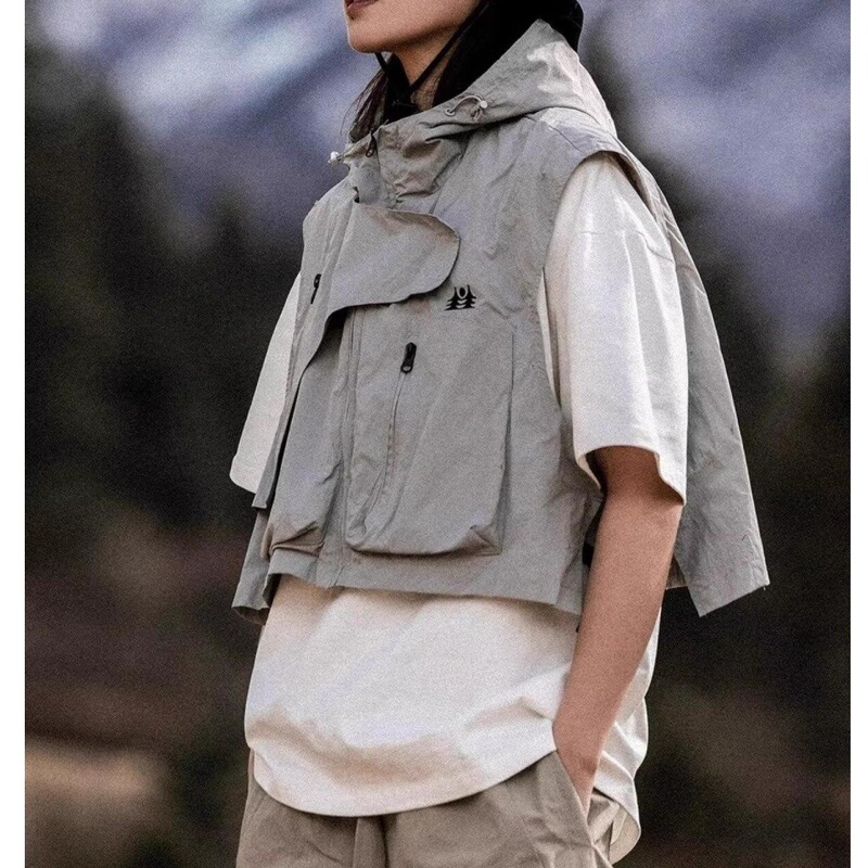 Japanese Retro Sleeveless Hooded Short Vest for Men and Women, New Spring/Summer Mountain-Style Outdoor Functional Cool Vest Trendy