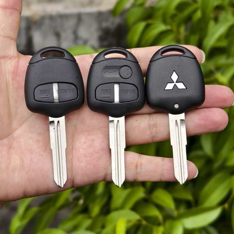Suitable for Mitsubishi Lancer Outlander Key Wing God L200 Pajero Straight Remote Control Replacement Key Shell