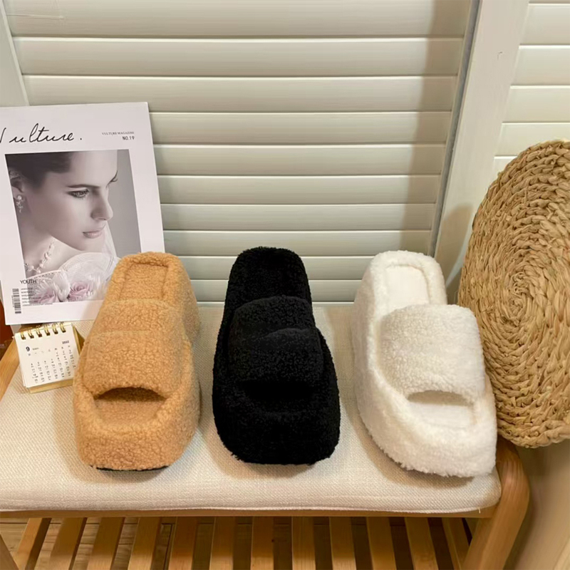 Platform Thick-Soled Slippers for Women, 2026 New Autumn and Winter Letter Slip-Ons, Lamb Wool Slippers for Women, Suitable for Outdoor Wear