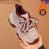 Daphne/ новинка 2025 года; сезон осень-зима; увеличивающая рост бархатная обувь для папы на толстой подошве; модная повседневная универсальная легкая трендовая женская обувь