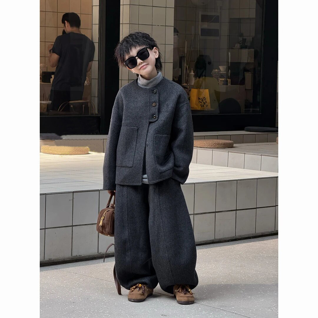 Костюмы для мальчиков, осенне-зимняя одежда, новинка 2025 года для мальчиков, красивая и модная шерстяная зимняя детская одежда, повседневный тренд из двух предметов